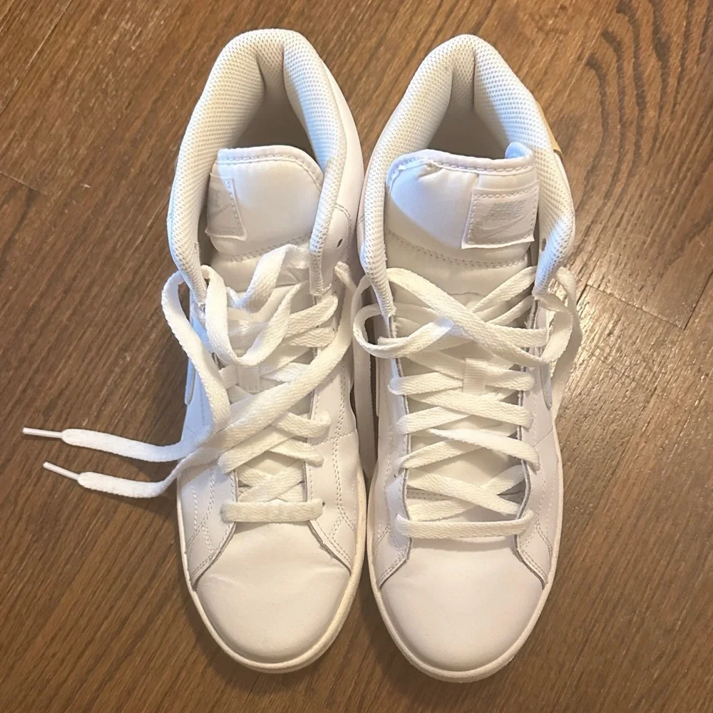 Nike shoes - Picture 2 of 4